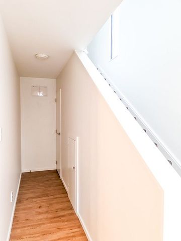 Fully Furnished City Townhouse with Secure Garage - Photo 5