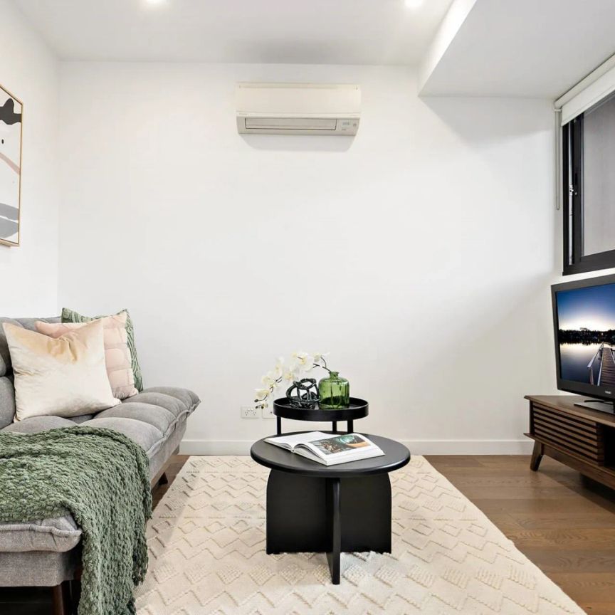 Modern 1-Bedroom Apartment in the Heart of Essendon - Photo 1