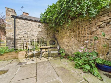 2 bedroom end of terrace house to rent - Photo 2