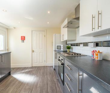 6 bedroom terraced house to rent - Photo 3