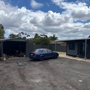 Cosy & Private Granny Flat - 9 Lowanna Way, Armadale - Photo 2