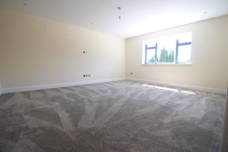 5 bedroom detached house to rent - Photo 4