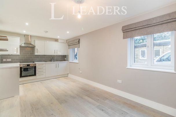 1 bedroom flat to rent Hersham Road, Walton, KT12 - Photo 1