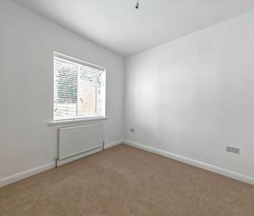 3 bedroom semi-detached bungalow to rent - Photo 3