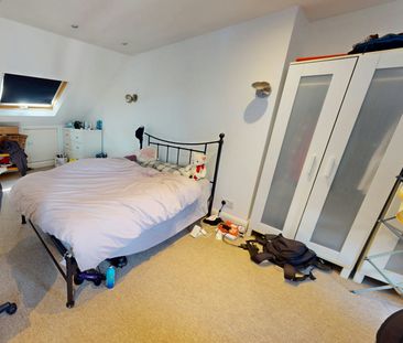 Terraced House to rent on - Photo 2