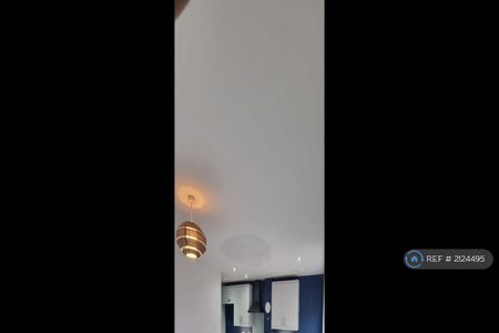 3 bedroom detached house to rent - Photo 4