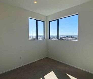 Near new 2-bedroom + Study - Photo 4