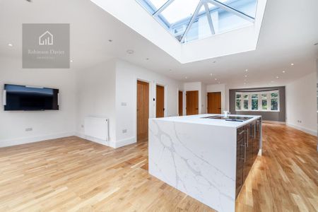 5 bedroom semi-detached house to rent - Photo 4