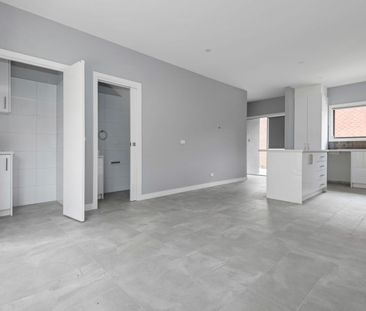MODERN & SPACIOUS TOWNHOUSE - Photo 1