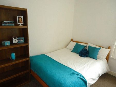 4 bedroom terraced house to rent - Photo 4