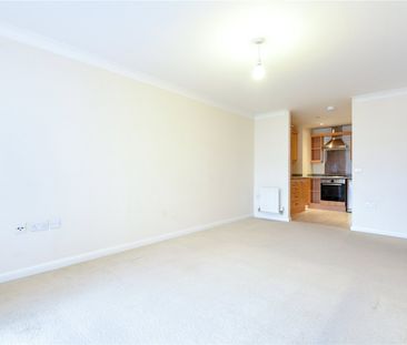 2 bedroom Flat in Aveley House, Reading - Photo 2