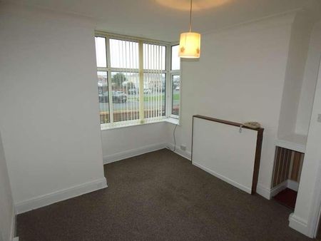 Warbreck Drive, Blackpool, FY2 - Photo 3