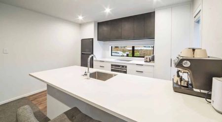 Premium property in top location - Photo 2