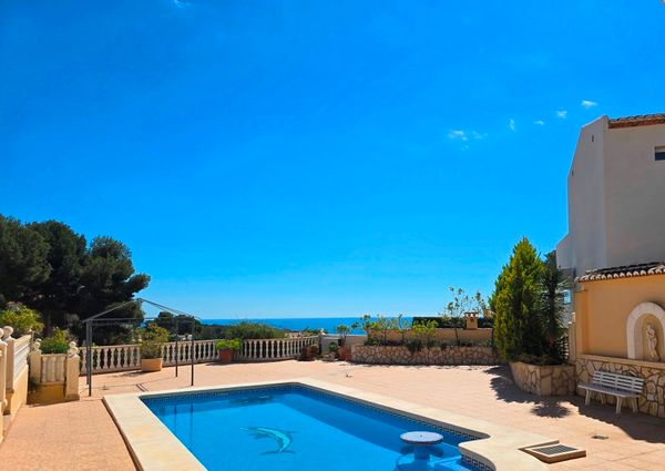 LONG TERM RENTAL Beautiful villa with sea views for rent in Benissa coast with 5 bedrooms.