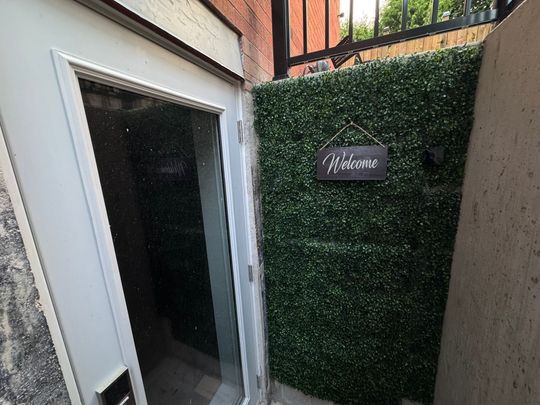 For Lease - 370 Chambers Crescent, Newmarket, Ontario - Photo 1