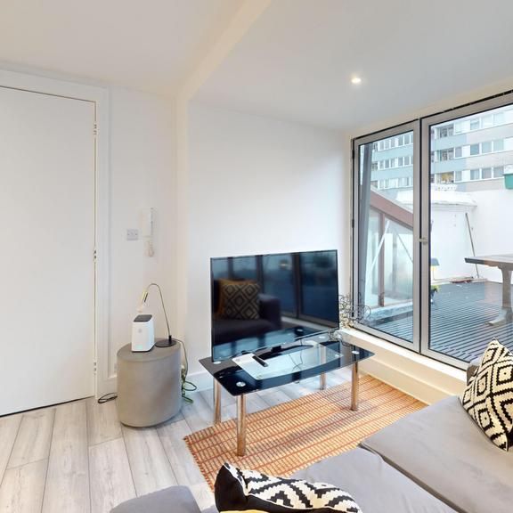 2 bedroom penthouse to rent - Photo 1