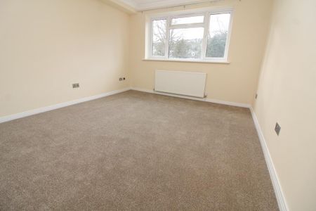 3 bedroom flat to rent - Photo 3