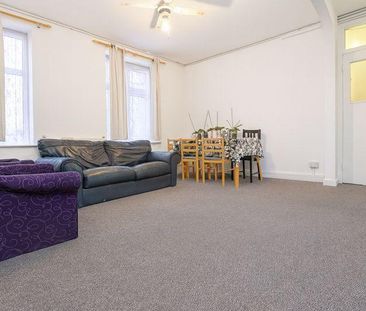 3 bedroom flat to rent - Photo 1