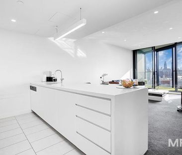 1216/555 St Kilda Road, Melbourne - Photo 5