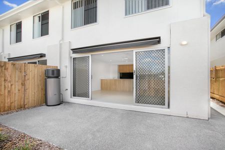 Luxury 3 Bdm Townhouse - Photo 2
