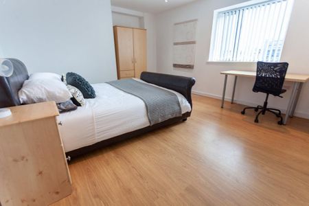 3 bedroom flat to rent - Photo 5