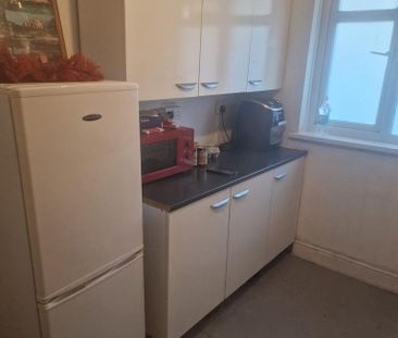 1 bedroom in a house share to rent - Photo 6