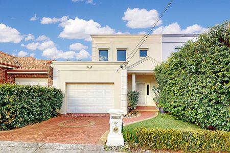 Contemporary Comfort and Prime Position in the Heart of Essendon - Photo 2