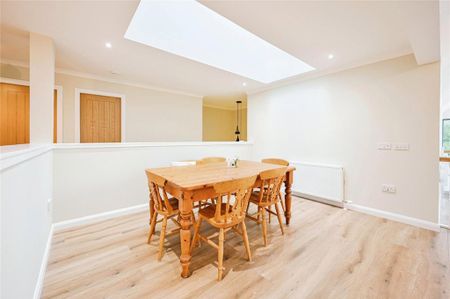 4 bedroom detached house to rent - Photo 3