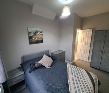 Room 4 - 26 Glyn Avenue - Town Center - Photo 1