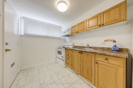 For Lease - 387 Willowdale Avenue, Toronto, Ontario - Photo 4