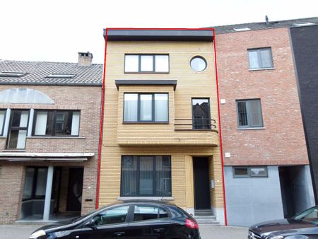 Moderne woning met 2 (3) slpk. en terras in centrum Halen. - Photo 2