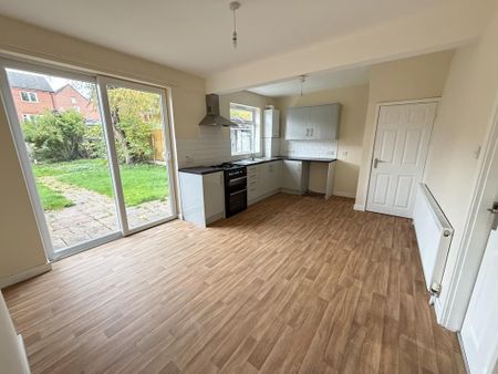 3 bedroom semi-detached house to rent - Photo 3