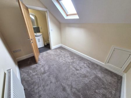 4 bedroom flat to rent - Photo 2