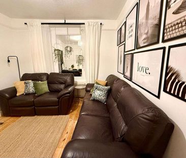 Glasney Road Room 4 - Photo 4