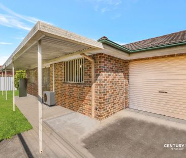 Charming Three Bedroom Home - Photo 3