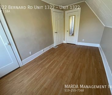FULLY RENOVATED 2-BEDROOM/1BATH DUPLEX IN EAST WINDSOR+ HYDRO & GAS - Photo 2