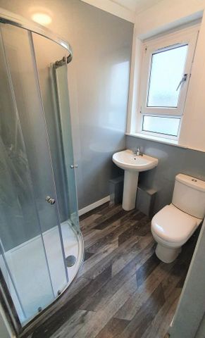 2 bedroom ground floor flat to rent - Photo 5