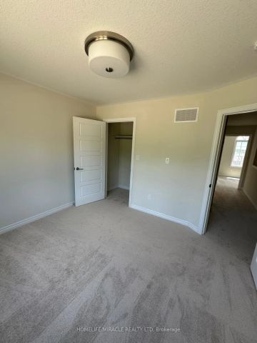 Condo Townhouse For Lease | X9248855 - Photo 3