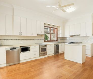 Spacious Family Terrace in Prime Bondi Locale - Photo 6