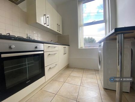 1 bedroom flat to rent - Photo 5