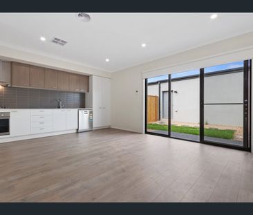 5 Bayview Walk, Thornhill Park, Vic 3335 - Photo 4