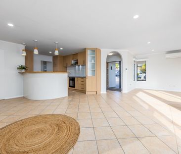 Sunny Family Home with Flexible Living in Orewa - $820 per week - Photo 2