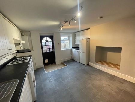 2 bedroom terraced house to rent - Photo 2