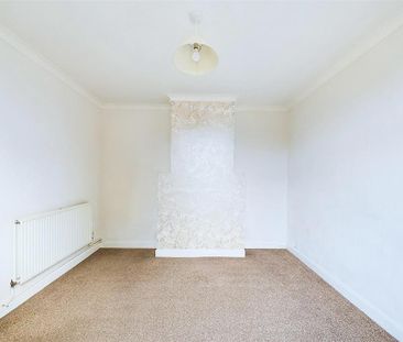 3 bedroom end of terrace house to rent - Photo 1