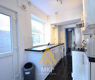 4 bedroom terraced house to rent - Photo 3