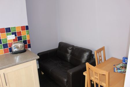 1 Bed Flat, Balfour Street, EH6 - Photo 4