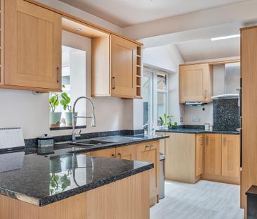 4 bedroom semi-detached house to rent - Photo 5