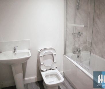 Bradford Road, Batley, WF17 - Photo 4