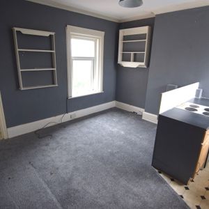 To Let Studio - Photo 2