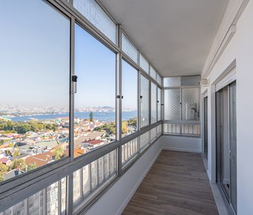 APARTAMENTO T4 EM ALMADA - VISTA RIO - 5 MIN DO BARCO PARA LISBOA - Photo 2